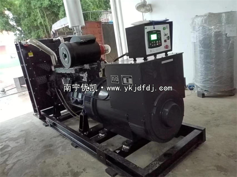 2024年3月14日，學(xué)校項(xiàng)目400kw凱普柴油發(fā)電機(jī)組安裝調(diào)試并通過(guò)驗(yàn)收