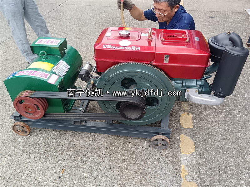 2024年5月16日，客戶到店自提一臺(tái)15KW單缸柴油發(fā)電機(jī)