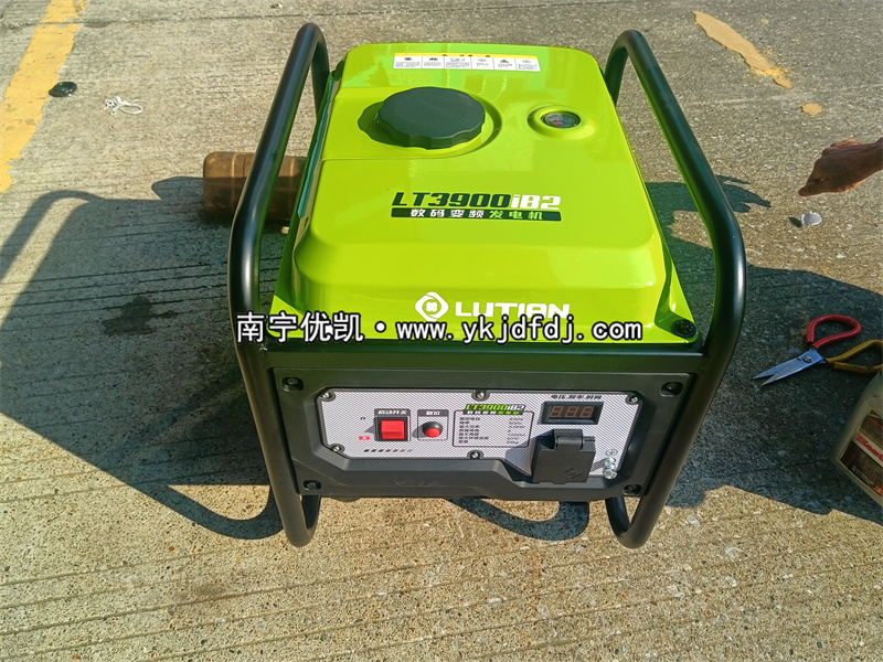 2024年10月11日，客戶到店自提3KW汽油變頻發(fā)電機